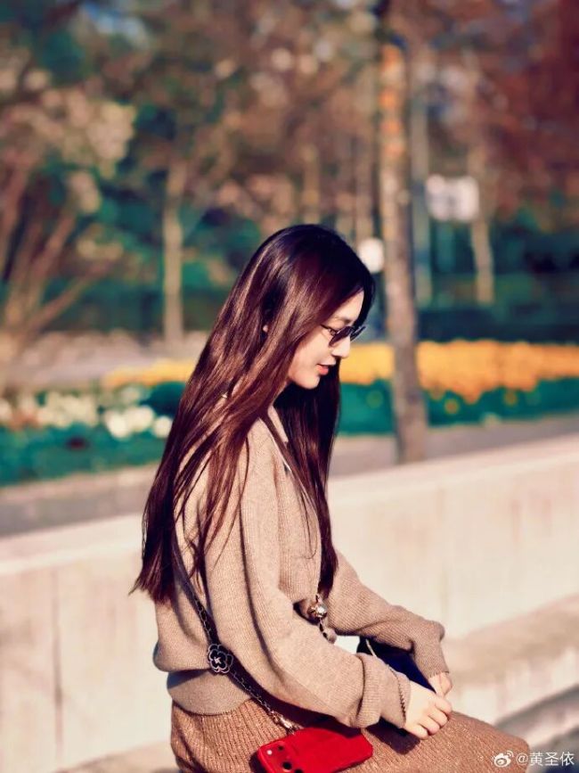 黄圣依晒瑞士游学照 商学院生活碎片