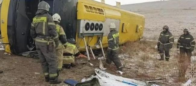 俄罗斯大巴侧翻进展