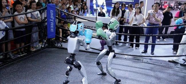 宇树H1半马起步即冲刺 终点前遗憾倒下