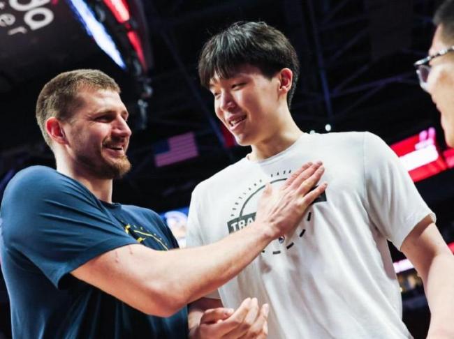 中国历史第5人！杨瀚森季后赛首秀52.8秒0分 成周琦后时隔8年首人 追梦路上的脚印