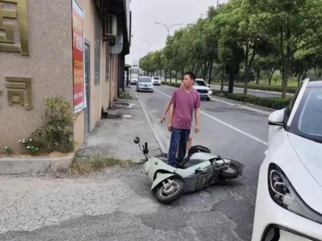 电动车撞人后逃逸 交警依法追责 侥幸心理代价大