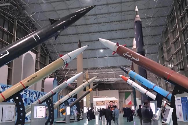 伊朗军方晒导弹和无人机库存