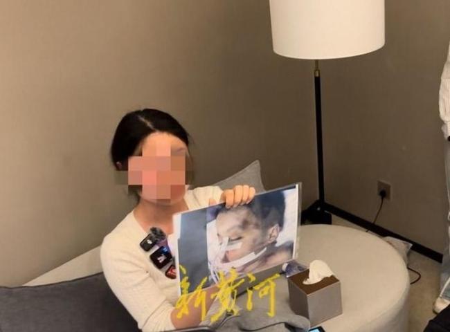 男童被生父以奶奶病重骗走后遭虐死