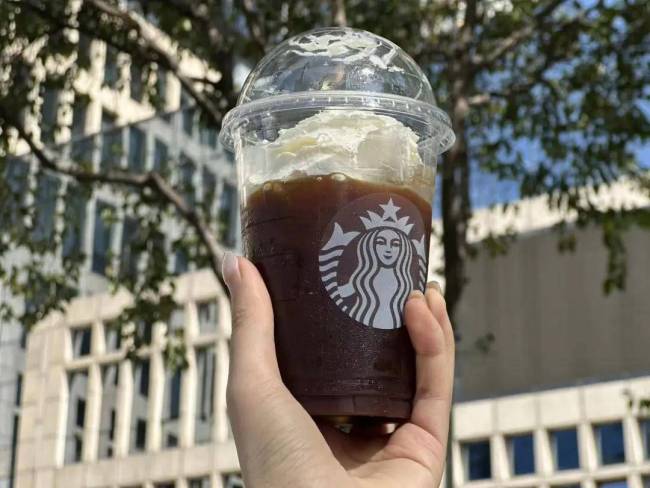 “去水全冰”成今年喝咖啡最野点单 年轻人的新宠