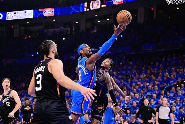 亚历山大17罚发酵 遭怒喷不配MVP 争议判罚引众怒