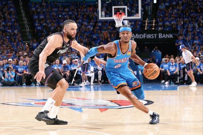 亚历山大17罚发酵 遭怒喷不配MVP 争议判罚引众怒