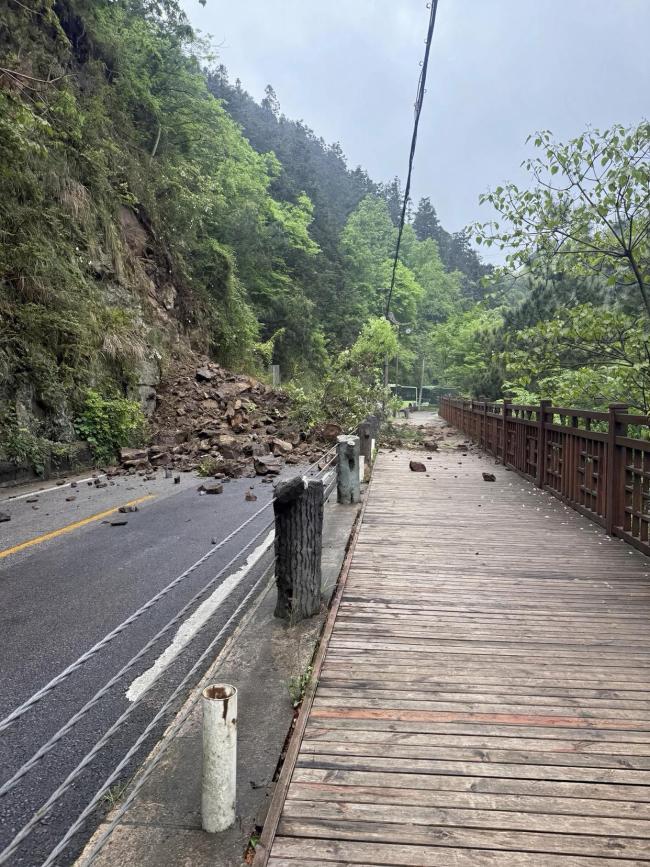 桂林山水甲天下石碑被淹 暴雨致多地景区受影响