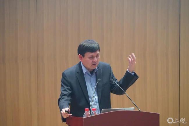 张文宏：退休了不要马上停下来，换个赛道继续前行