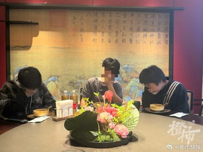 民警请问题少年吃饭结局意外 