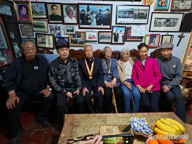 98岁老兵与八路军老战士兄长重聚 跨越千里的手足情深