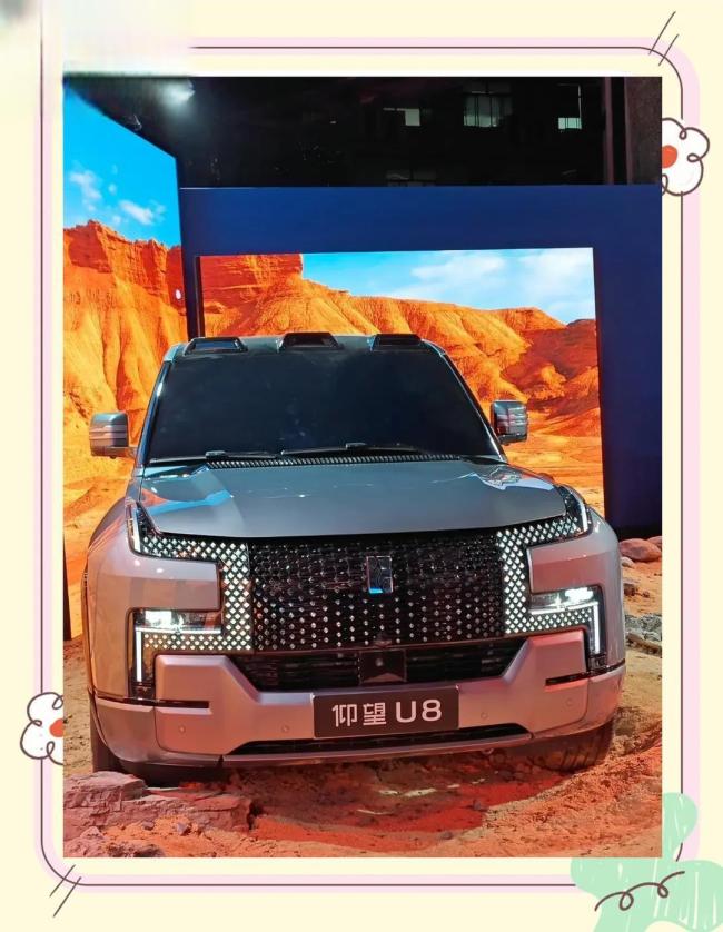 王传福车展来华为超充展台交流 智能化转型加速