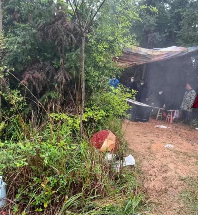 25岁女孩未婚而亡棺木不能进家门 传统习俗引发热议