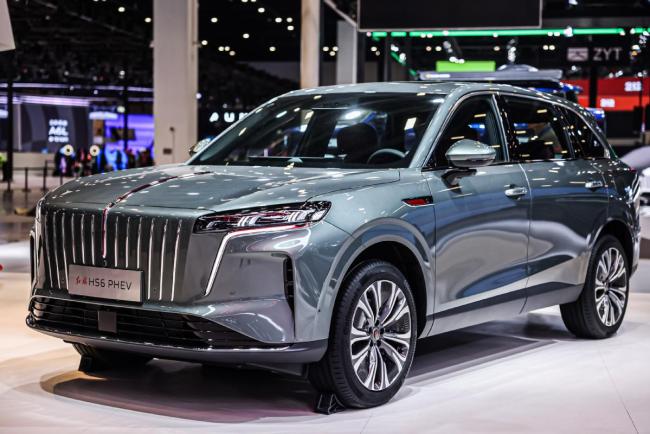 中国一汽自主研发智能机器人惊艳亮相2026北京车展 展现硬核科技实力