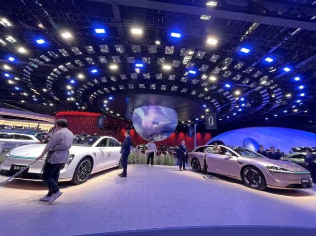 感受北京车展超燃现场 车企巨头齐聚首秀新技术