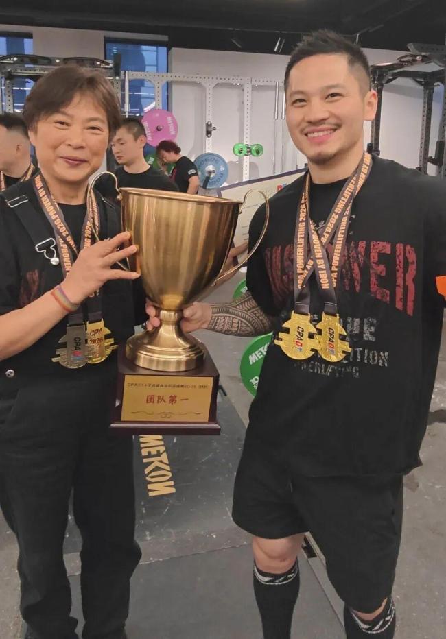 中国最强老太太：我是被儿子骗去的 健身改变生活