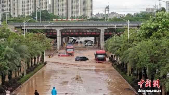 超级特大暴雨突袭广西钦州 城市内涝严重