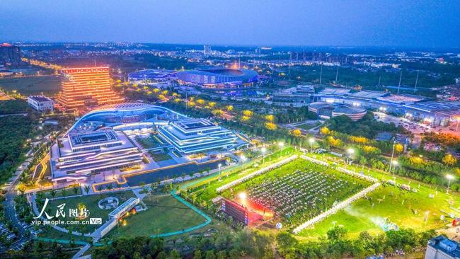 江苏宿迁：“苏超”赛事点亮“夜经济”