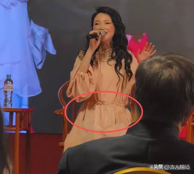 金莎媒体发布会孕相 鼻大肚圆引热议