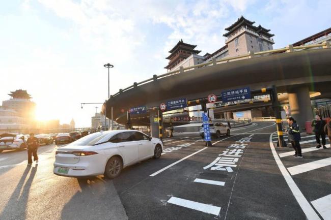 北京西站螺旋盘道及二层落客平台恢复通行，北二层进站口焕新亮相