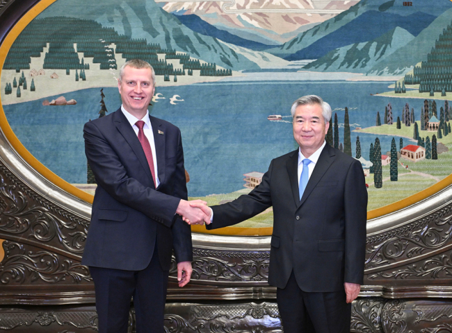 李希会见白俄罗斯总统办公厅代表团