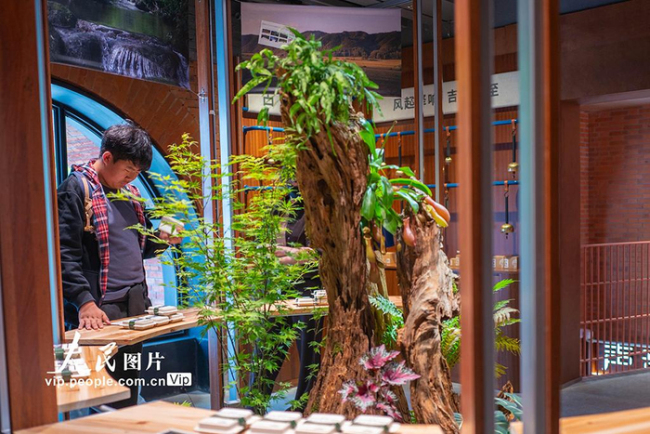 上海:首店经济激活商业街区活力 助力春日消费升温