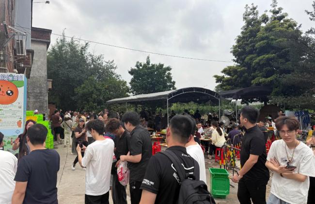 莫氏鸡煲老板回应热度下降 网红美食的短暂辉煌