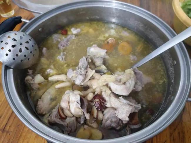 莫氏鸡煲老板回应热度下降 网红美食的短暂辉煌