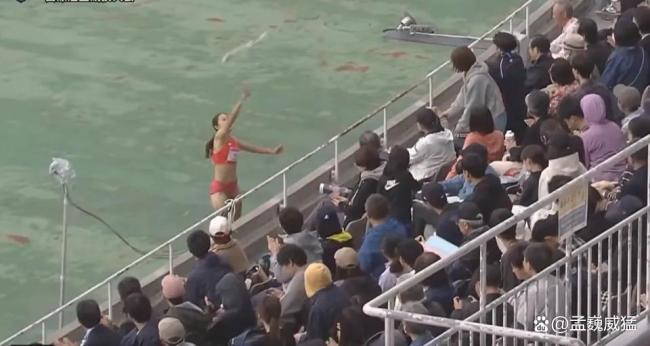 日本田径赛吴洪娇女子800米夺冠破赛事纪录 赛后和观众互动温馨有趣 刷新亚洲佳绩