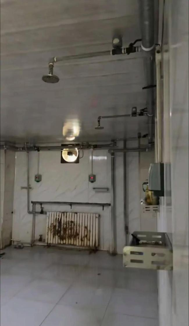 高校洗澡10分钟收5元学生发声