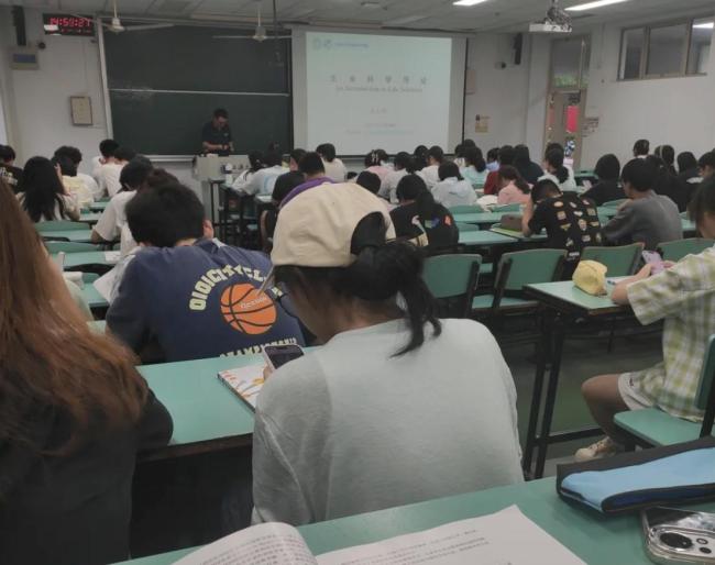 5年1.22万个本科专科点被砍掉 国度计策下的西席大洗牌