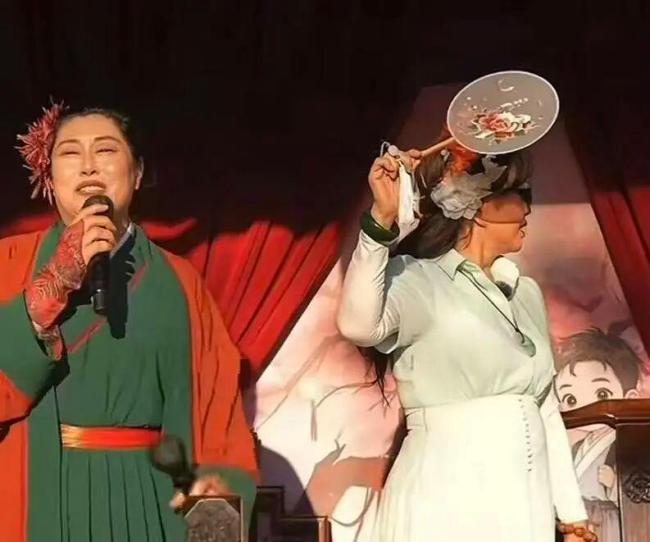 刘晓庆回应和王婆互动冷淡：嗓子哑了 行程疲惫引发理解