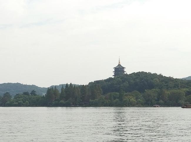 西湖景区“五一”首日客流平稳增长 交通指南助力畅游