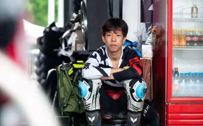 求媒体心扉的17岁机车少年回复质疑 把抓契机展现少年心气
