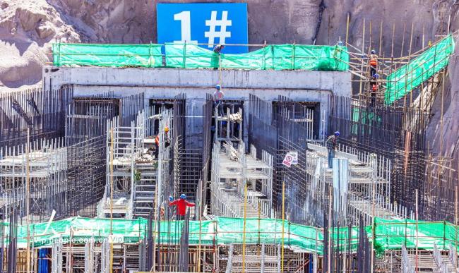 甘肃张掖：坚守建设一线