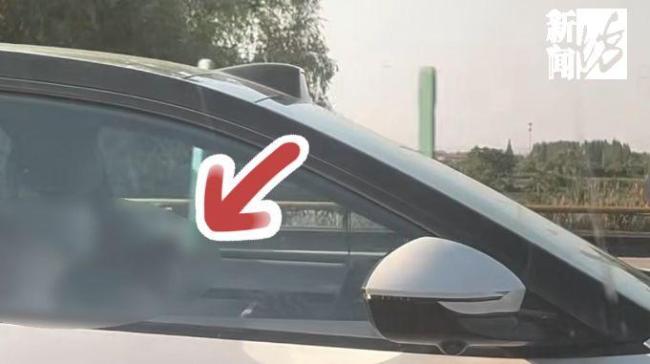 高速上主副驾两人疑似同时睡觉 智驾非“自动驾驶”