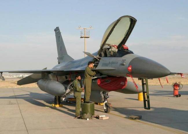 美国与巴基斯坦达成F-16升级合作 引发争议的决定