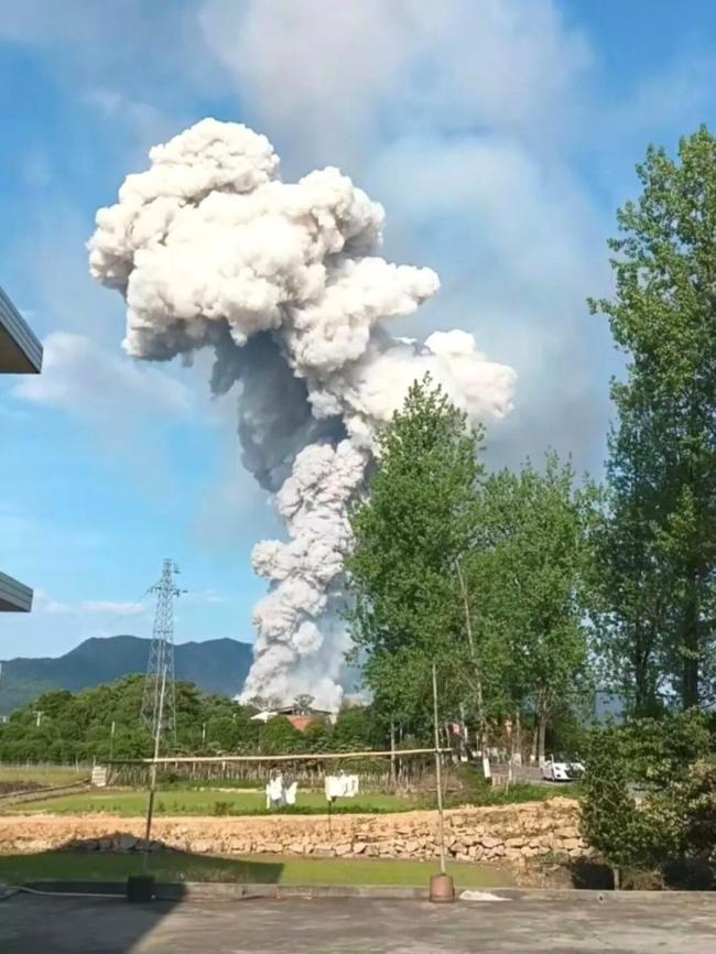 浏阳烟花厂爆炸事故已完成5轮搜救 救援难度大挑战多