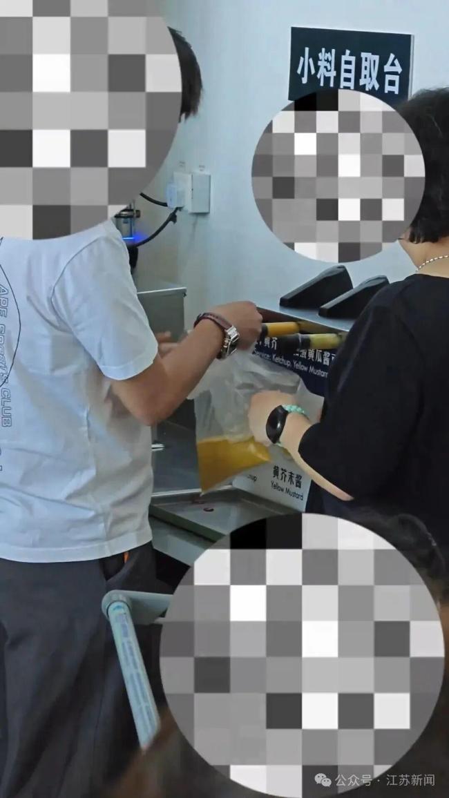一家人在山姆接了3大袋免费芥末酱 引发网友热议