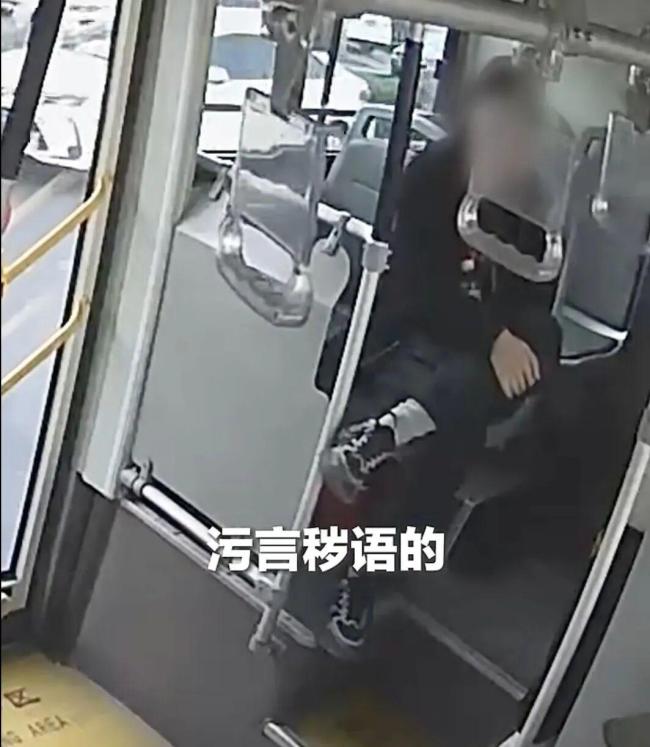 乘客被骚扰公交司机开至派出所 司机挺身而出