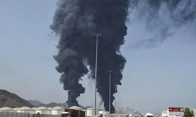 中东海域多艘商船接连爆炸起火 霍尔木兹海峡局势趋紧