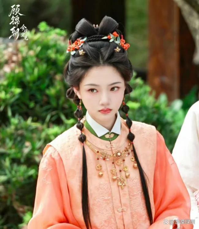 《良陈美锦》顾锦朝给陈彦允绣大氅 双手捧起的珍重