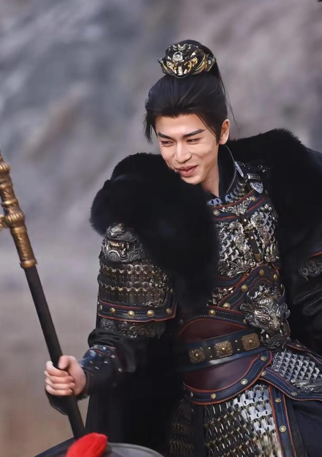 张凌赫双榜登顶 档期博弈下的无奈选择