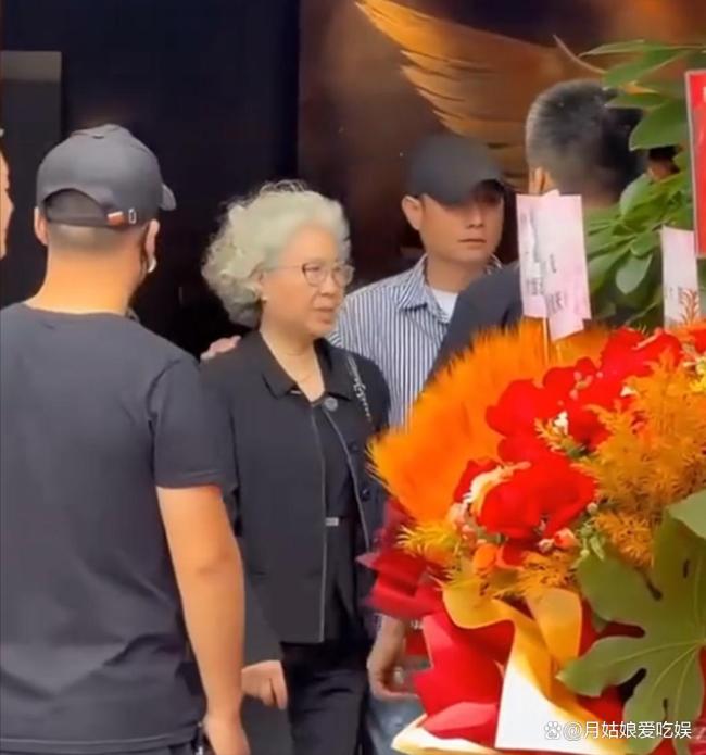 文章面馆正式营业 明星老板亲迎宾客