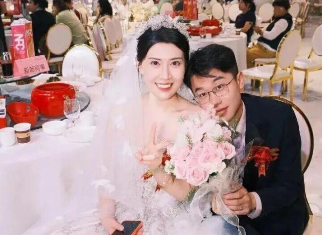 以为婚礼玩梗没想新郎真叫房东 名字巧合引发热议