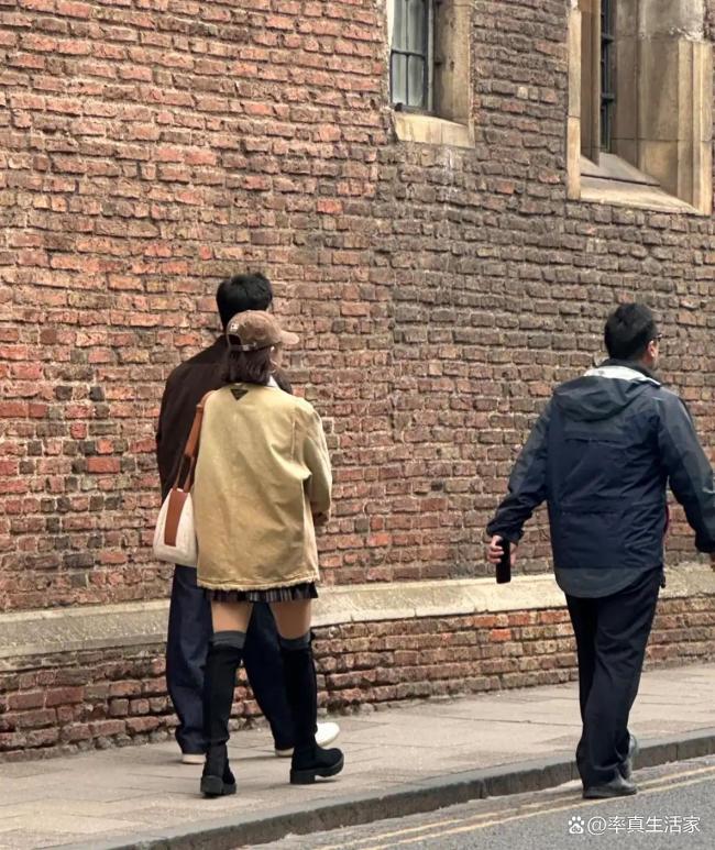 马龙给夏露拍游船照 英伦浪漫之旅