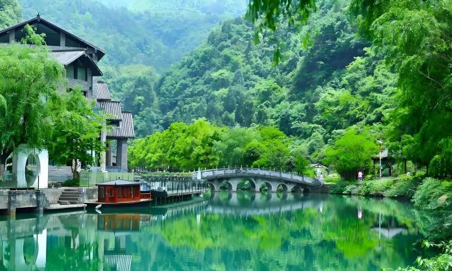 逃离5A景区的游客涌向“差评小店” 体验成本成关键