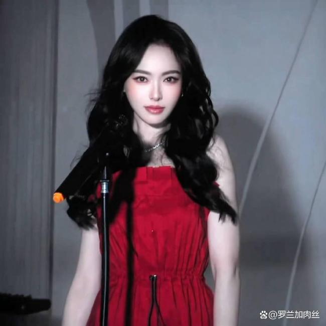 唐嫣红裙 相沿风味尽显优雅气质
