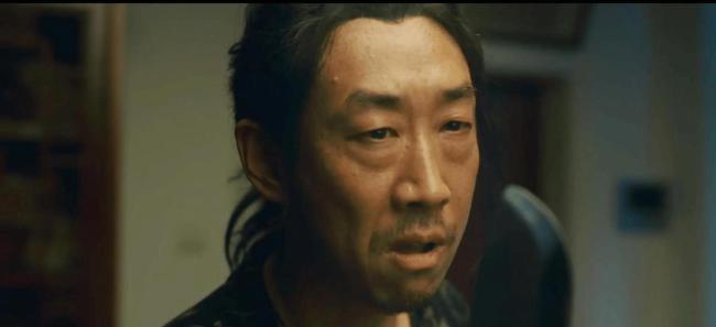 《低才调违章》嫌疑东谈主藏进垃圾车 舛误封神时刻