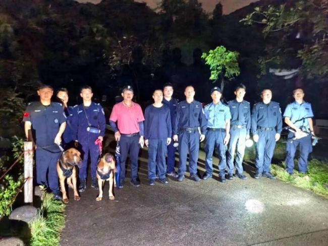 公安搜山18小时找回失联女子 雨夜紧急救援