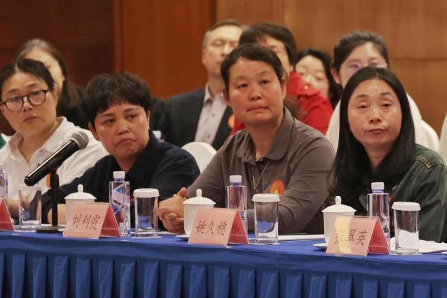 三位烈士母亲在北京相聚 致敬英烈家国大爱